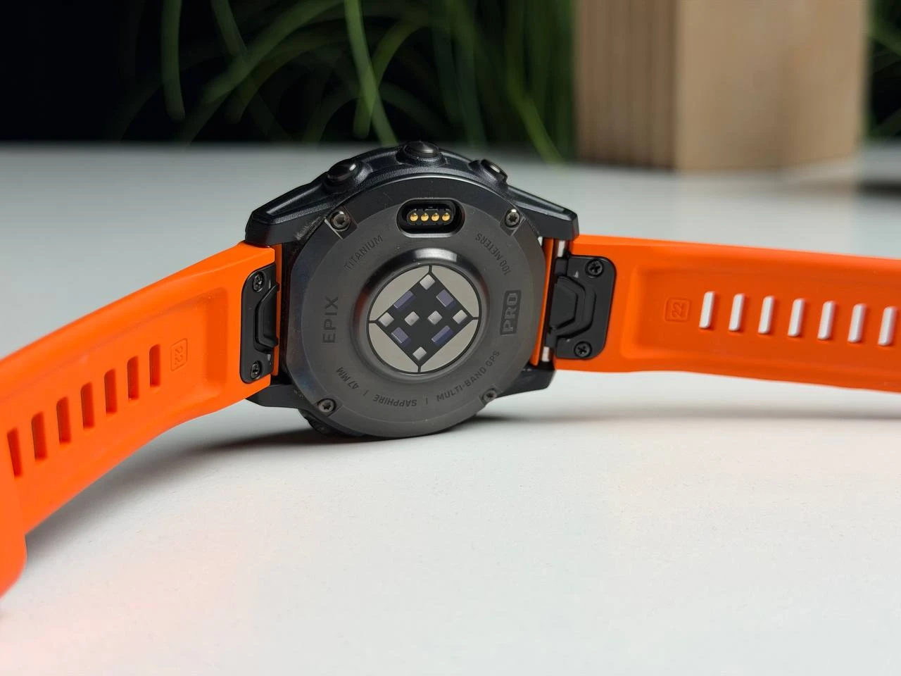 ВЖИВАНИЙ Б/У Смарт-часы Garmin Epix Pro (Gen 2) Sapphire Edition | 47 mm Carbon Gray DLC Titanium with Orange Band (010-02803-11) - Состояние: хороший | Комплектация: полный | Гарантия: 3 мес.