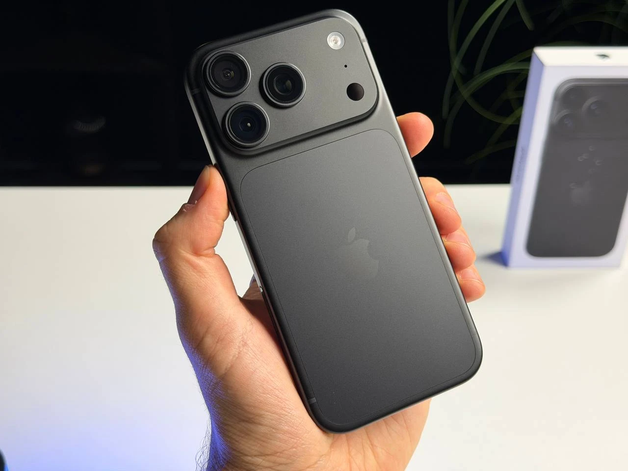 ВИТРИННЫЙ Apple iPhone 18 Pro 256GB Black (MJRP4) - Состояние: идеальное | Аккумулятор: 100% Комплектация: полный | Гарантия: 12 мес.
