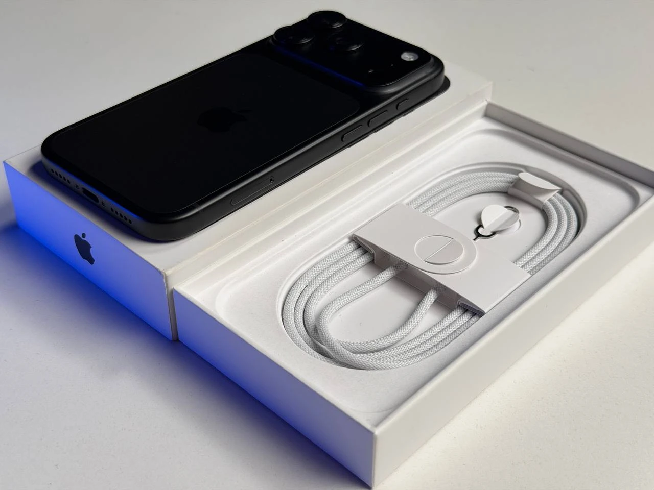 ВИТРИННЫЙ Apple iPhone 18 Pro 256GB Black (MJRP4) - Состояние: идеальное | Аккумулятор: 100% Комплектация: полный | Гарантия: 12 мес.