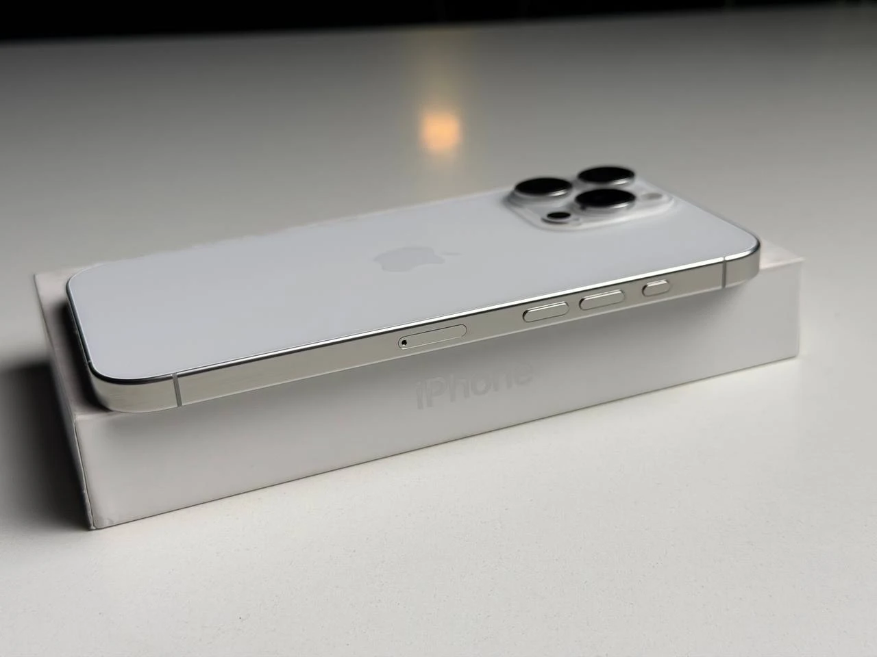 ВЖИВАНИЙ Б/У Apple iPhone 16 Pro Max 256GB White Titanium (MYWW3) - Состояние: хорошее | Аккумулятор: 95% | Комплектация: полный | Гарантия: 3 мес.