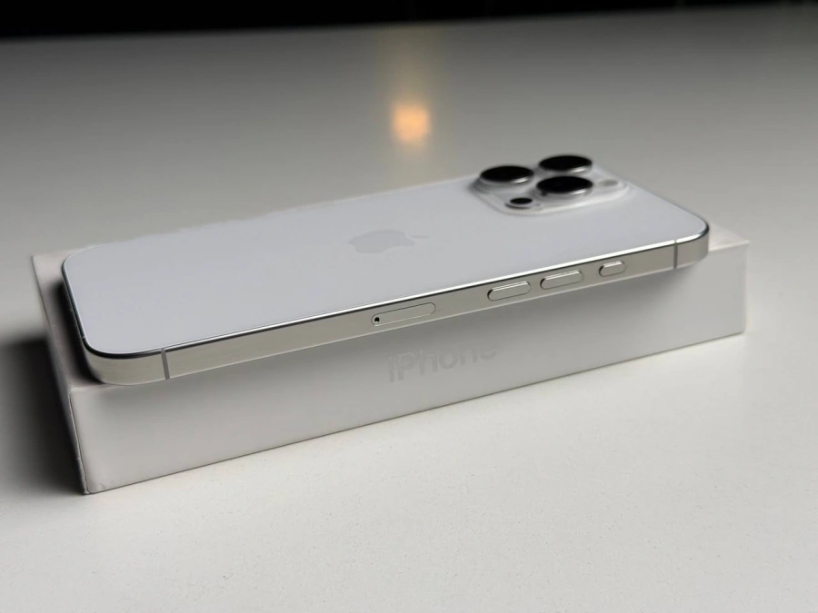 ВЖИВАНИЙ Б/У Apple iPhone 16 Pro Max 256GB White Titanium (MYWW3) - Состояние: хорошее | Аккумулятор: 95% | Комплектация: полный | Гарантия: 3 мес.