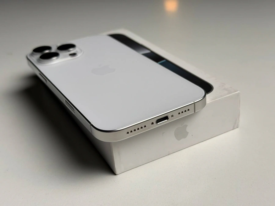 ВЖИВАНИЙ Б/У Apple iPhone 16 Pro Max 256GB White Titanium (MYWW3) - Состояние: хорошее | Аккумулятор: 95% | Комплектация: полный | Гарантия: 3 мес.