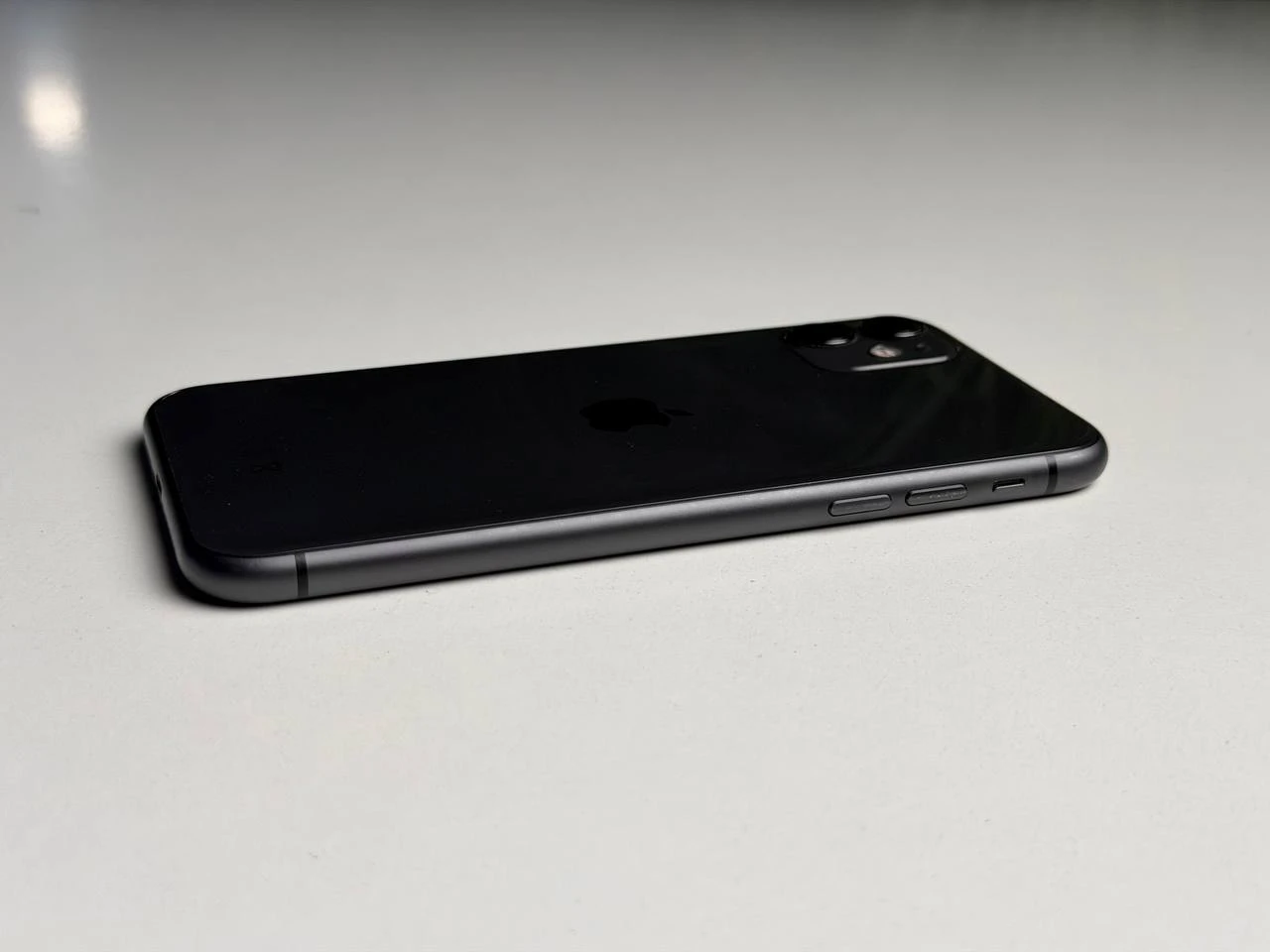 ВЖИВАНИЙ Б/У Apple iPhone 11 64GB Black (MWLT2) Full Box - Состояние: хороший | Аккумулятор: 100% | Комплектация: iPhone, кабель | Гарантия: 3 мес.