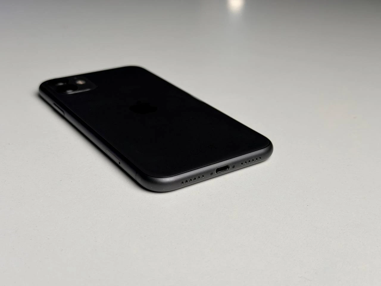 ВЖИВАНИЙ Б/У Apple iPhone 11 64GB Black (MWLT2) Full Box - Состояние: хороший | Аккумулятор: 100% | Комплектация: iPhone, кабель | Гарантия: 3 мес.