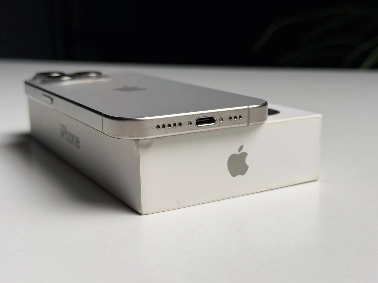 ВЖИВАНИЙ Б/У Apple iPhone 15 Pro 128GB Natural Titanium (MTUX3) - Стан: задовільний | Акумулятор: 87% | Комплектація: повний | Гарантія: 3 міс.