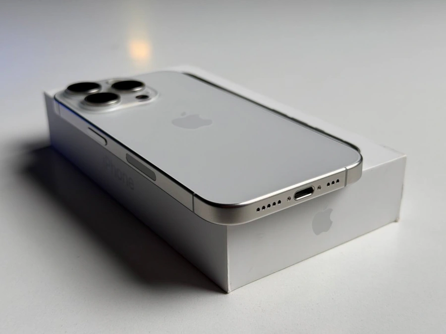 ВЖИВАНИЙ Б/У Apple iPhone 15 Pro 128GB White Titanium eSim (MTQN3) - Состояние: хороший | Аккумулятор: 100% | Комплектация: полный | Гарантия: 3 мес.