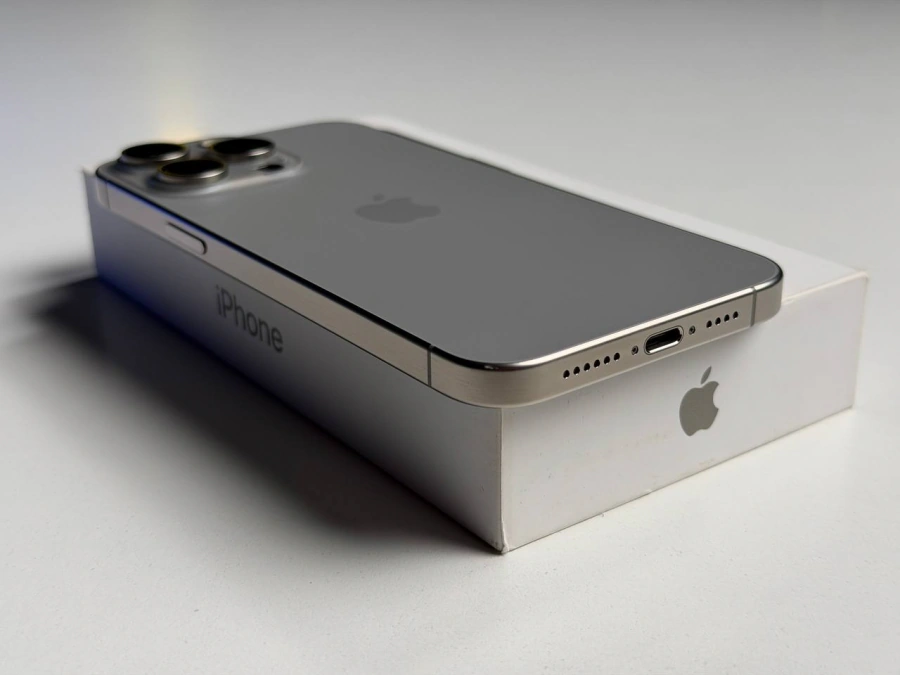 ВЖИВАНИЙ Б/У Apple iPhone 15 Pro Max 256GB Natural Titanium (MU793) - Состояние: хороший | Аккумулятор: 100% | Комплектация: полный | Гарантия: 3 мес.