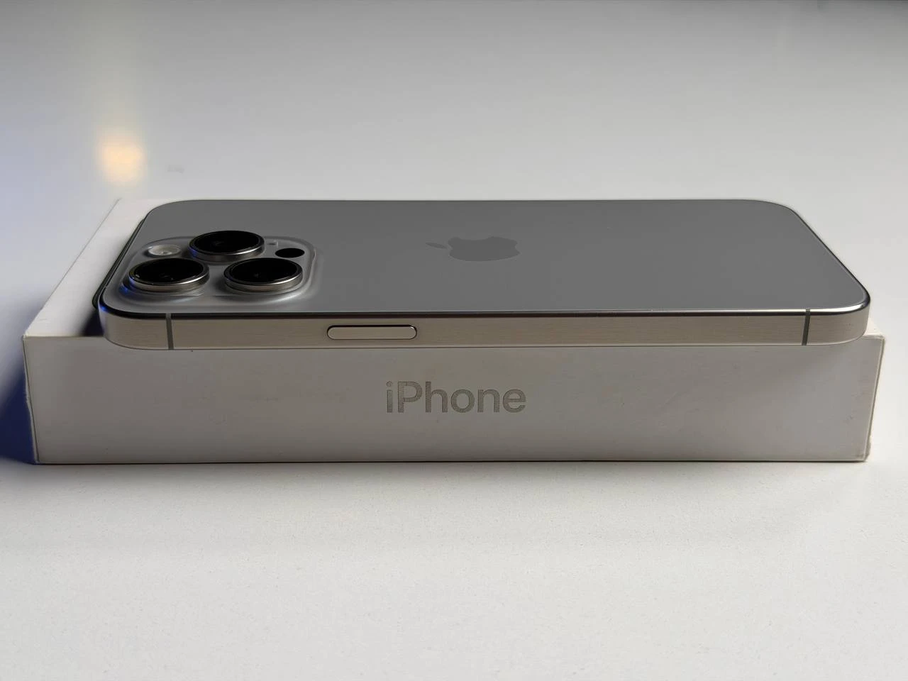ВЖИВАНИЙ Б/У Apple iPhone 15 Pro Max 256GB Natural Titanium (MU793) - Состояние: хороший | Аккумулятор: 100% | Комплектация: полный | Гарантия: 3 мес.