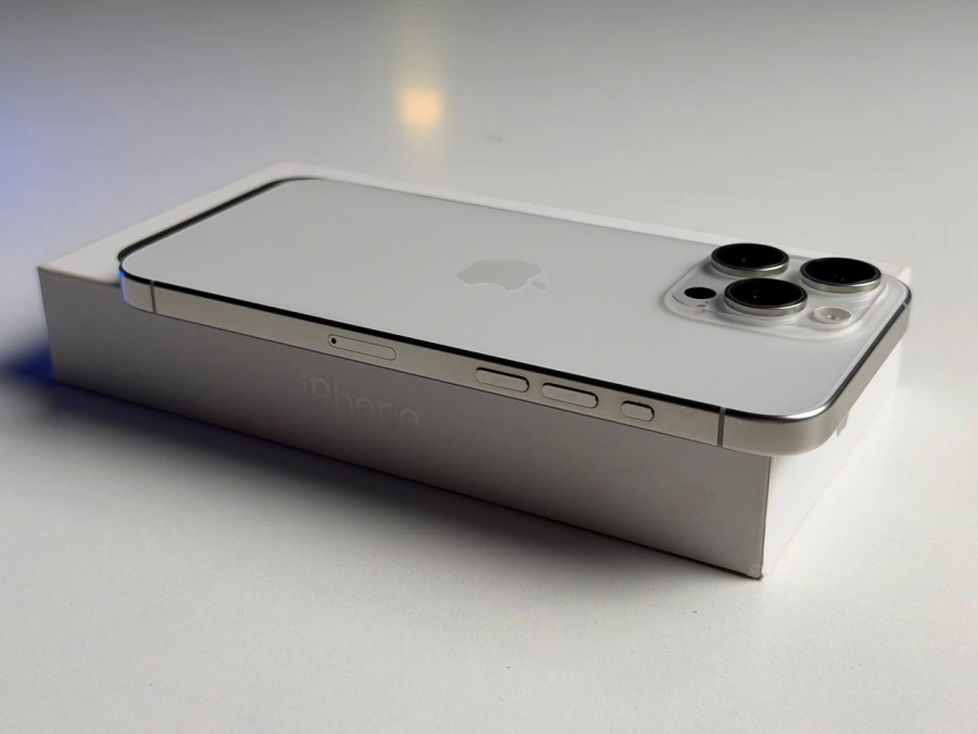 ВЖИВАНИЙ Б/У Apple iPhone 15 Pro Max 256GB White Titanium (MU783) - Состояние: хороший | Аккумулятор: 100% | Комплектация: полный | Гарантия: 3 мес.
