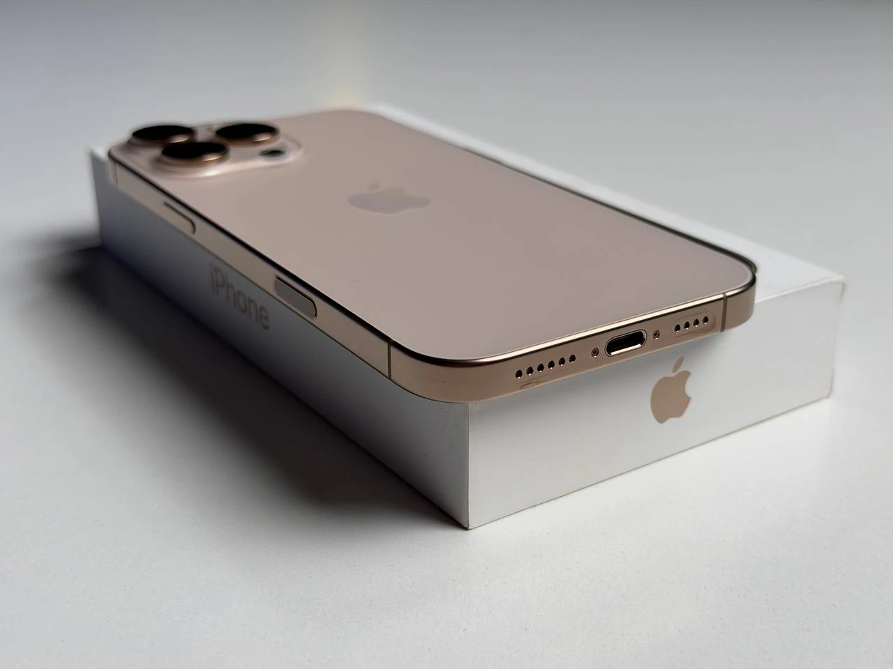 ВЖИВАНИЙ Б/У Apple iPhone 16 Pro Max 1TB eSim Desert Titanium (MYWE3) - Состояние: хороший | Аккумулятор: 90% | Комплектация: полный | Гарантия: 3 мес.
