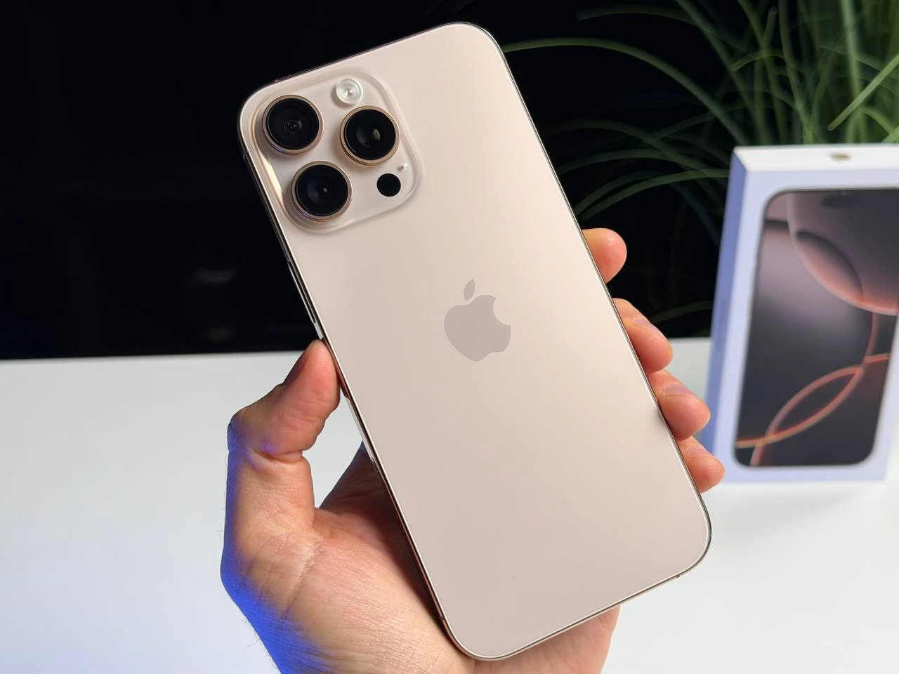ВЖИВАНИЙ Б/У Apple iPhone 16 Pro Max 256GB Desert Titanium (MYWX3) - Стан: гарний | Акумулятор: 91% | Комплектація: повний | Гарантія: 3 міс.