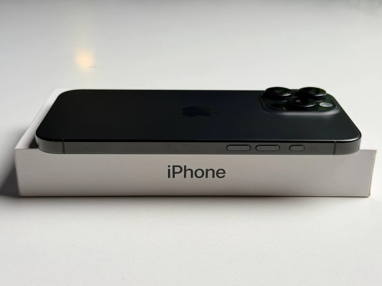 ВЖИВАНИЙ Б/У Apple iPhone 16 Pro Max 512GB eSim Black Titanium (MYW73) - Состояние: хороший | Аккумулятор: 89% | Комплектация: полный | Гарантия: 3 мес.