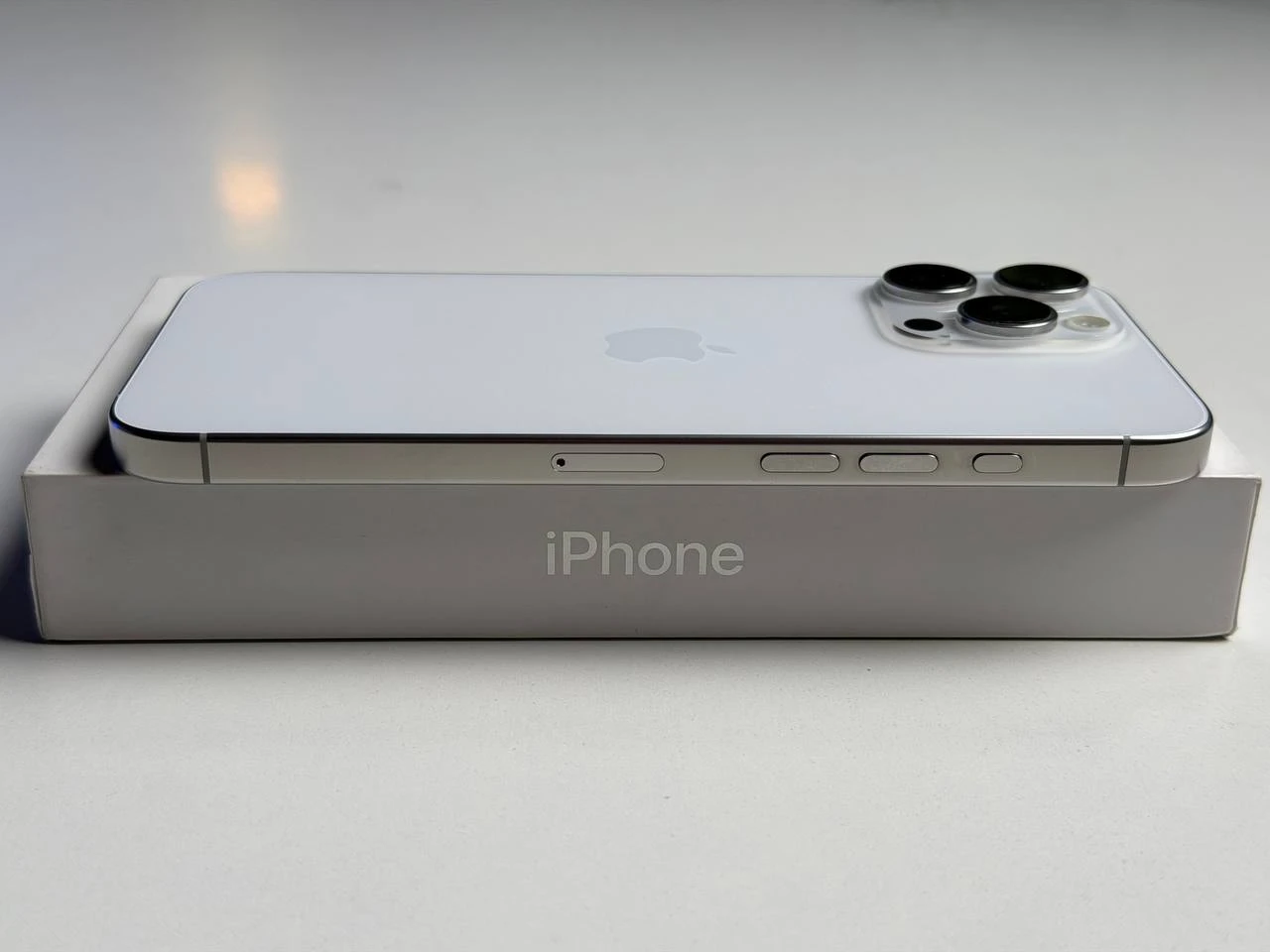 ВЖИВАНИЙ Б/У Apple iPhone 16 Pro Max 512GB White Titanium (MYX13) - Состояние: хороший | Аккумулятор: 89% | Комплектация: полный | Гарантия: 3 мес.