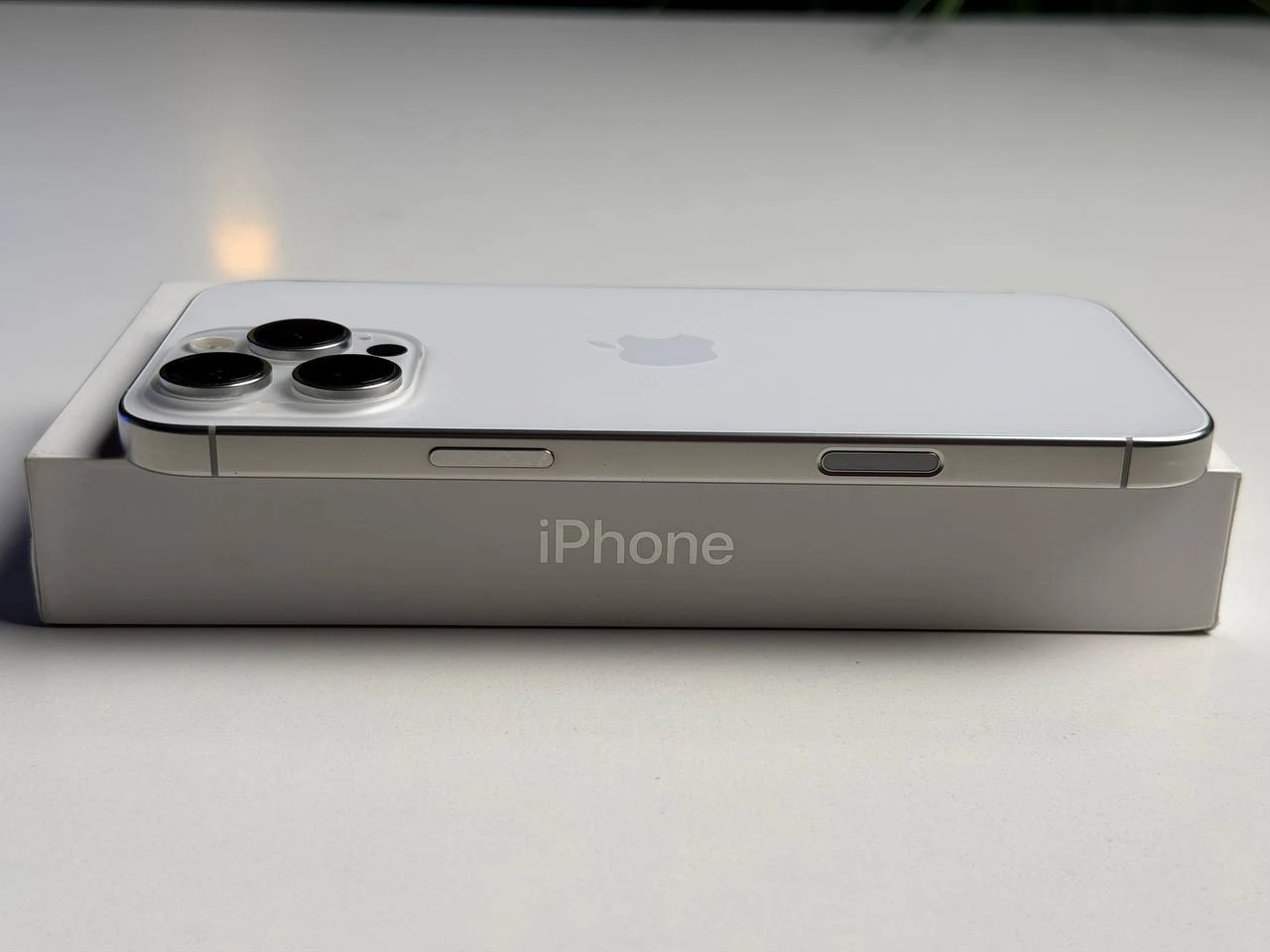 ВЖИВАНИЙ Б/У Apple iPhone 16 Pro Max 512GB White Titanium (MYX13) - Состояние: хороший | Аккумулятор: 89% | Комплектация: полный | Гарантия: 3 мес.
