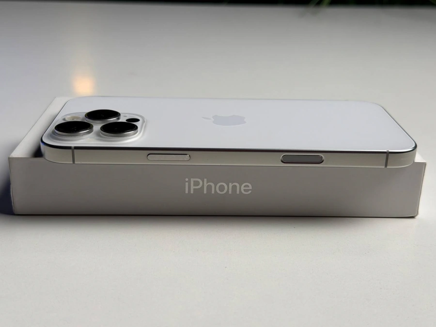 ВЖИВАНИЙ Б/У Apple iPhone 16 Pro Max 512GB White Titanium (MYX13) - Состояние: хороший | Аккумулятор: 89% | Комплектация: полный | Гарантия: 3 мес.