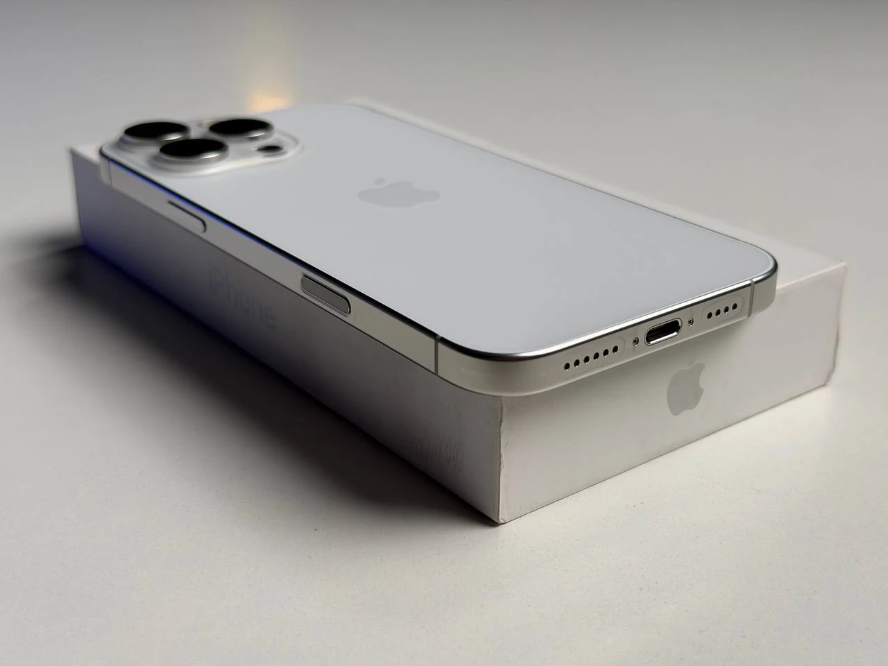 ВЖИВАНИЙ Б/У Apple iPhone 16 Pro Max 512GB White Titanium (MYX13) - Состояние: хороший | Аккумулятор: 89% | Комплектация: полный | Гарантия: 3 мес.