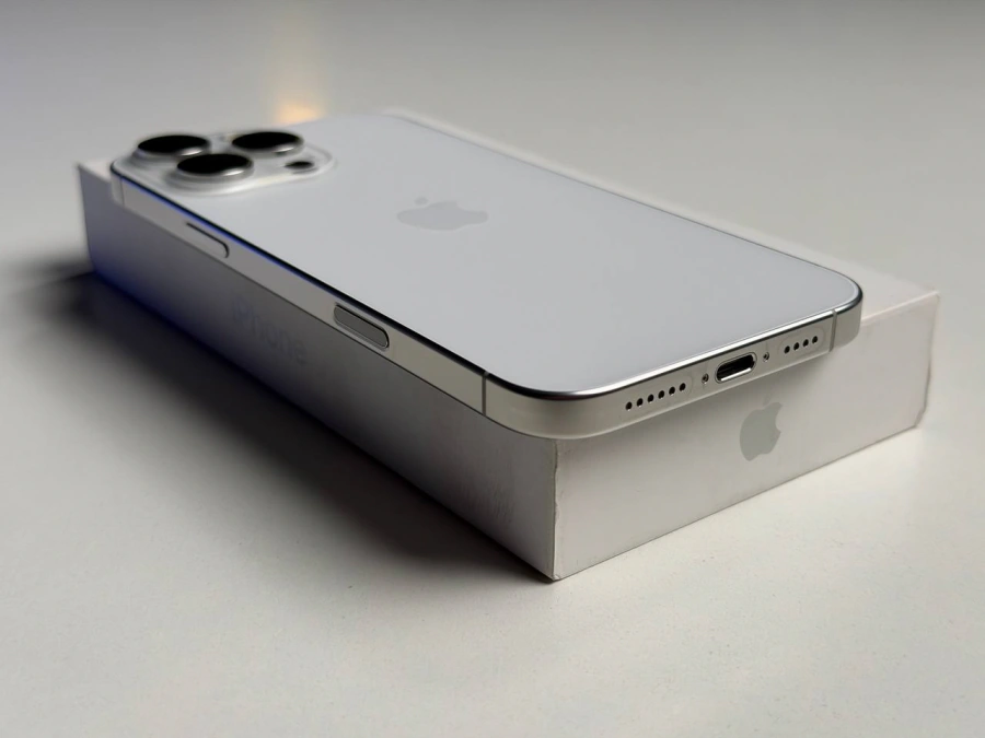 ВЖИВАНИЙ Б/У Apple iPhone 16 Pro Max 512GB White Titanium (MYX13) - Состояние: хороший | Аккумулятор: 89% | Комплектация: полный | Гарантия: 3 мес.