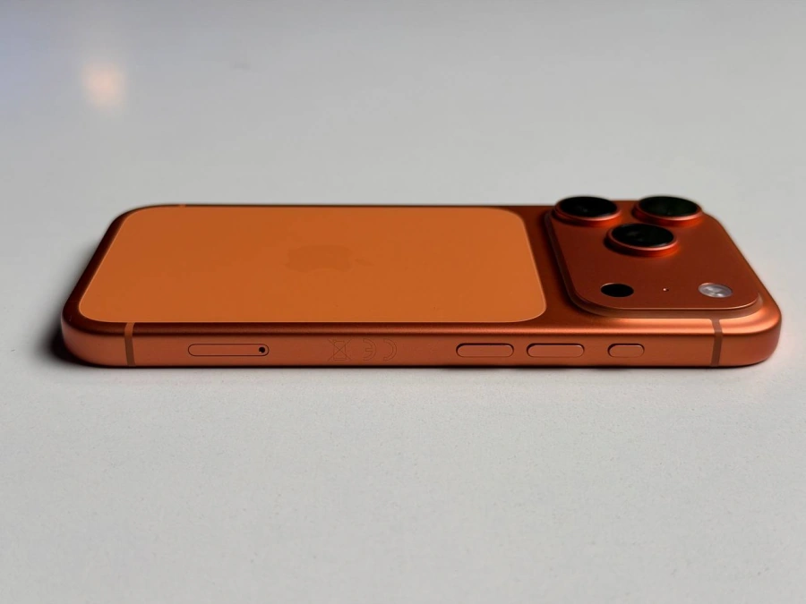 ВЖИВАНИЙ Б/У Apple iPhone 17 Pro 256GB Cosmic Orange (MG8H4) - Стан: гарний | Акумулятор: 94% | Комплектація: iPhone, кабель, чохол | Гарантія: 3 міс.