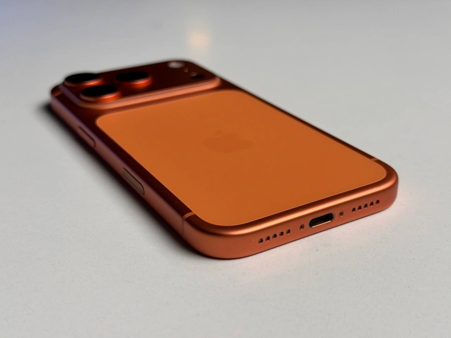ВЖИВАНИЙ Б/У Apple iPhone 17 Pro 256GB Cosmic Orange (MG8H4) - Стан: гарний | Акумулятор: 94% | Комплектація: iPhone, кабель, чохол | Гарантія: 3 міс.