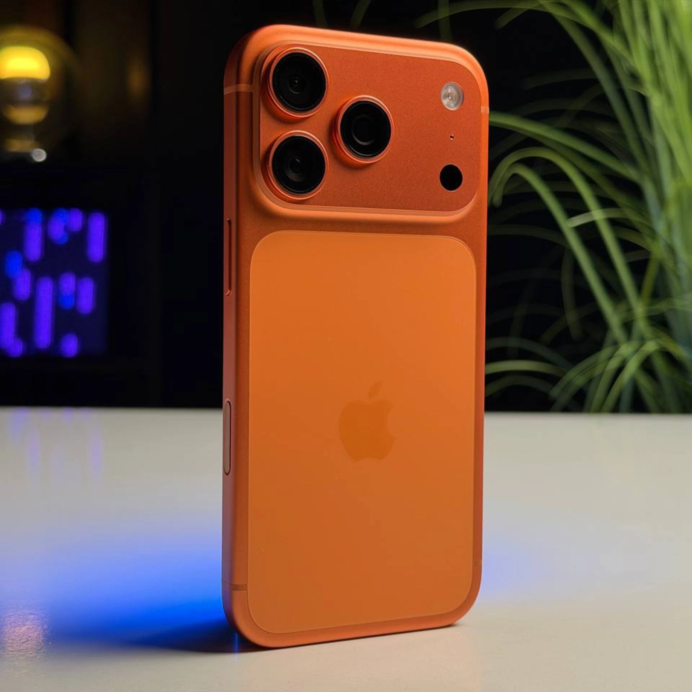 ВЖИВАНИЙ Б/У Apple iPhone 17 Pro 256GB Cosmic Orange (MG8H4) - Стан: гарний | Акумулятор: 94% | Комплектація: iPhone, кабель, чохол | Гарантія: 3 міс.