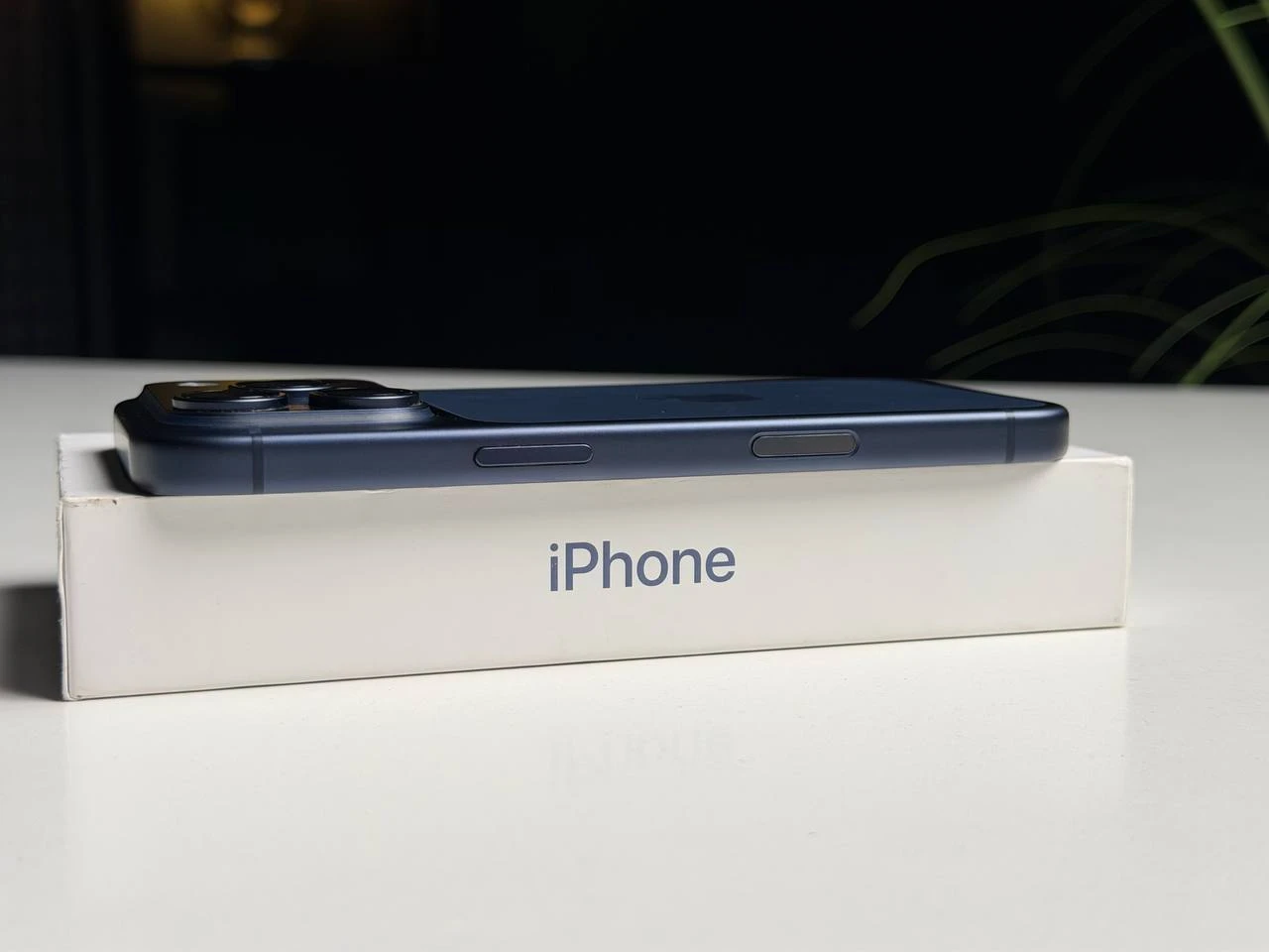 ВЖИВАНИЙ Б/У Apple iPhone 17 Pro 512GB Deep Blue (MG8N4) - Стан: гарний | Акумулятор: 93% | Комплектація: повний | Гарантія: 3 міс.