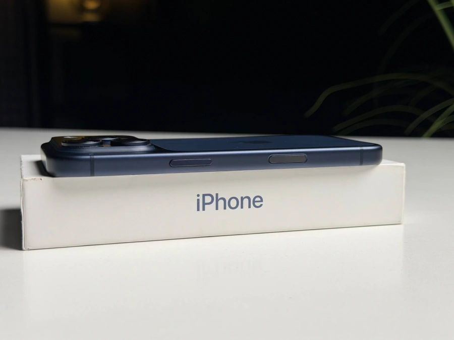 ВЖИВАНИЙ Б/У Apple iPhone 17 Pro 512GB Deep Blue (MG8N4) - Стан: гарний | Акумулятор: 93% | Комплектація: повний | Гарантія: 3 міс.