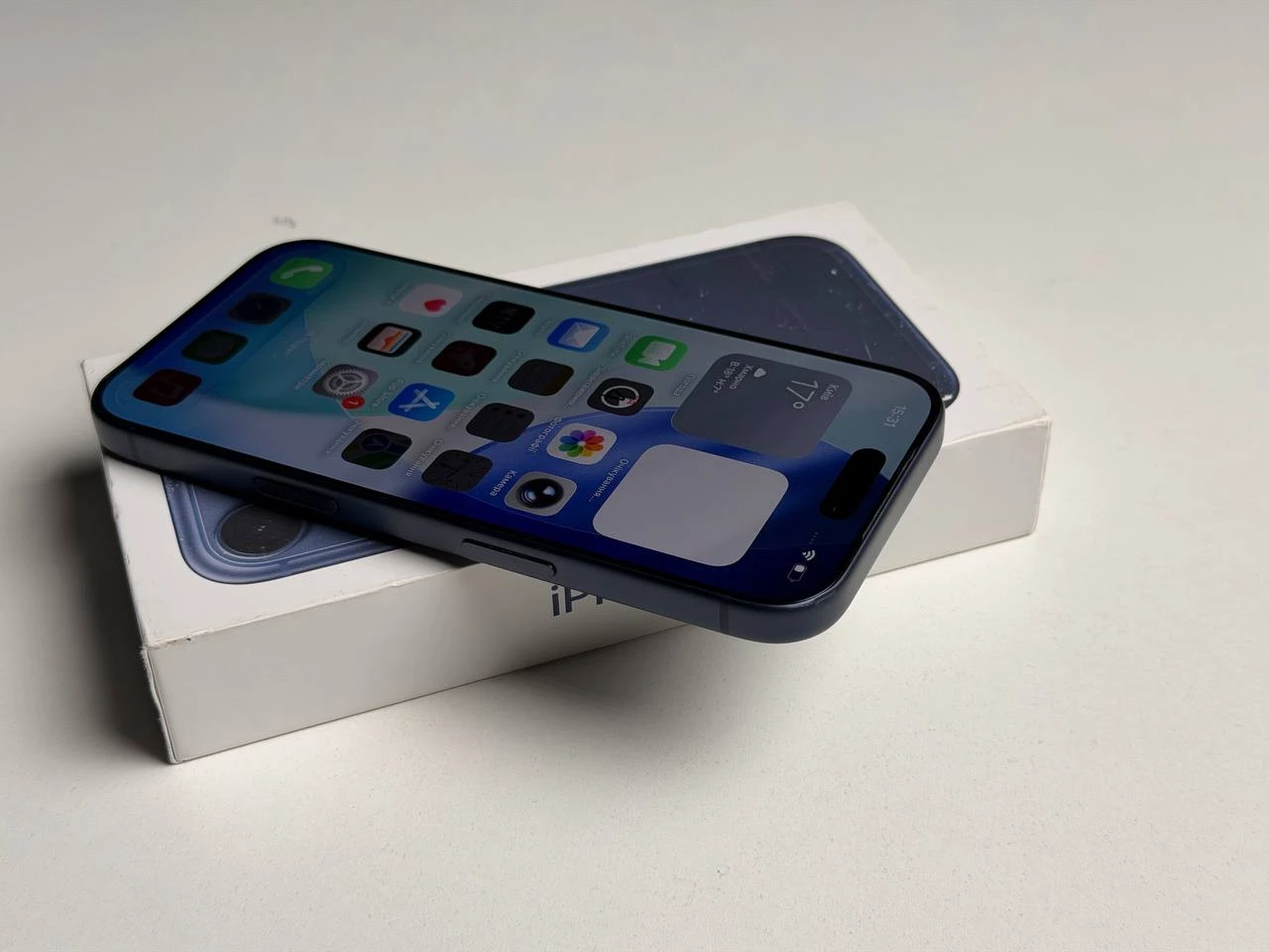 ВЖИВАНИЙ Б/У Apple iPhone 17 Pro 512GB Deep Blue (MG8N4) - Стан: гарний | Акумулятор: 93% | Комплектація: повний | Гарантія: 3 міс.