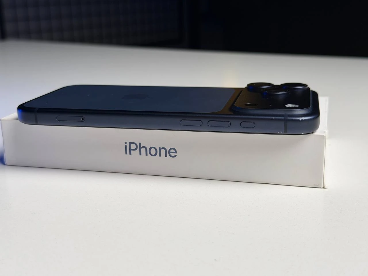 ВЖИВАНИЙ Б/У Apple iPhone 17 Pro Max 1TB Deep Blue (MFYX4) - Стан: гарний | Акумулятор: 93% | Комплектація: повний | Гарантія: 3 міс.