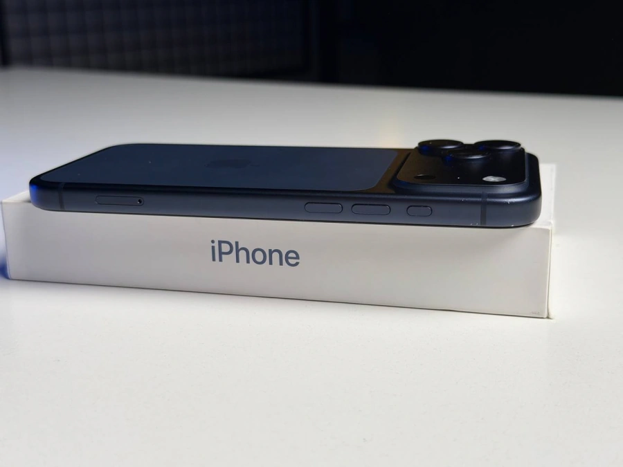 ВЖИВАНИЙ Б/У Apple iPhone 17 Pro Max 1TB Deep Blue (MFYX4) - Стан: гарний | Акумулятор: 93% | Комплектація: повний | Гарантія: 3 міс.