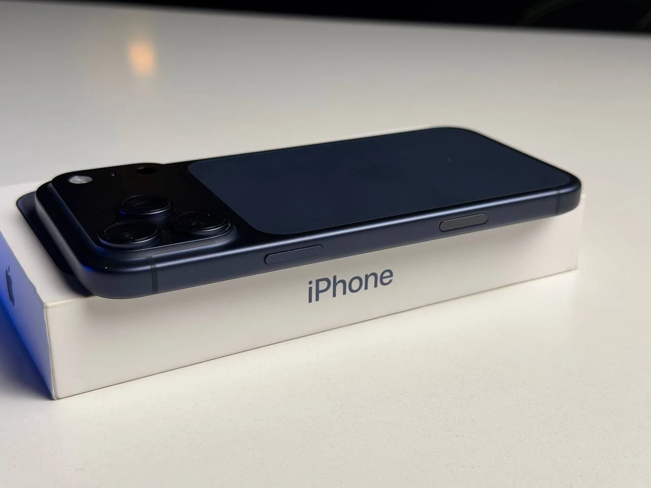 ВЖИВАНИЙ Б/У Apple iPhone 17 Pro Max 1TB Deep Blue (MFYX4) - Стан: гарний | Акумулятор: 93% | Комплектація: повний | Гарантія: 3 міс.
