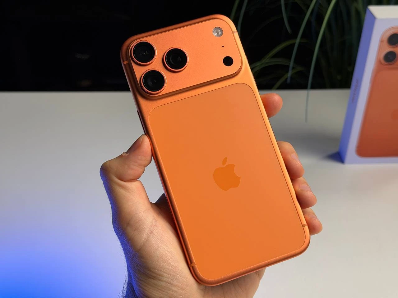 ВЖИВАНИЙ Б/У Apple iPhone 17 Pro Max 512GB Cosmic Orange (MFYT4) - Состояние: хороший | Аккумулятор: 100% | Комплектация: полный | Гарантия: 3 мес.