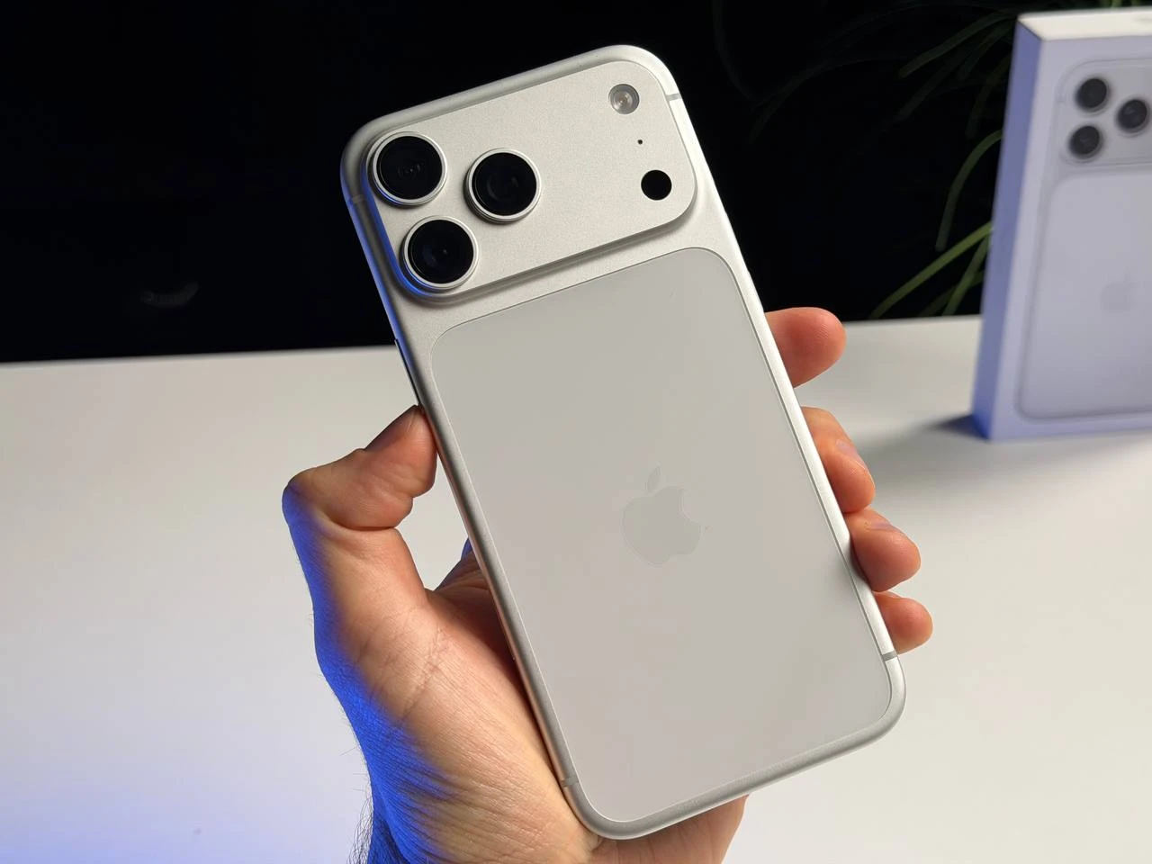 ВЖИВАНИЙ Б/У Apple iPhone 17 Pro Max 512GB eSim Silver (MFXK4, MFYC4) - Стан: ідеальний | Акумулятор: 96% | Комплектація: повний | Гарантія: 3 міс.