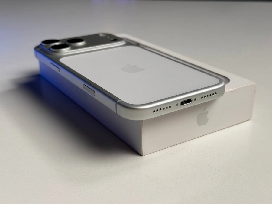 ВЖИВАНИЙ Б/У Apple iPhone 17 Pro Max 512GB eSim Silver (MFXK4, MFYC4) - Стан: ідеальний | Акумулятор: 96% | Комплектація: повний | Гарантія: 3 міс.