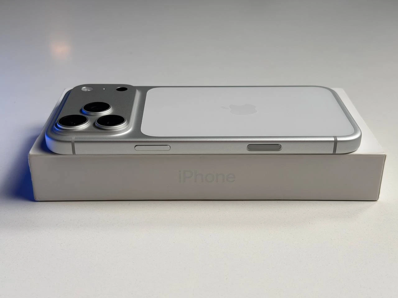 ВЖИВАНИЙ Б/У Apple iPhone 17 Pro Max 512GB eSim Silver (MFXK4, MFYC4) - Стан: ідеальний | Акумулятор: 96% | Комплектація: повний | Гарантія: 3 міс.