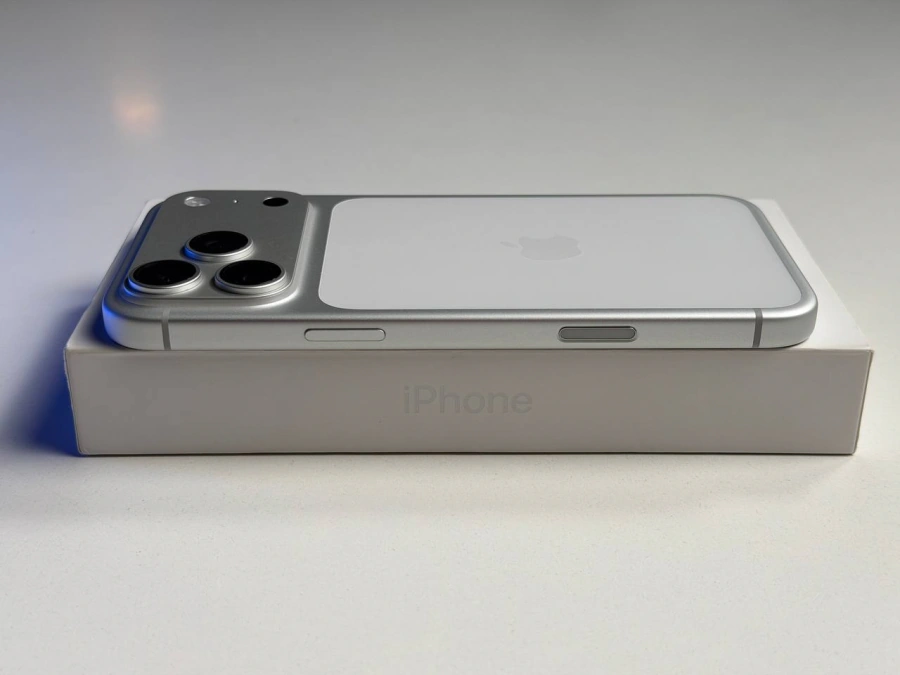 ВЖИВАНИЙ Б/У Apple iPhone 17 Pro Max 512GB eSim Silver (MFXK4, MFYC4) - Стан: ідеальний | Акумулятор: 96% | Комплектація: повний | Гарантія: 3 міс.