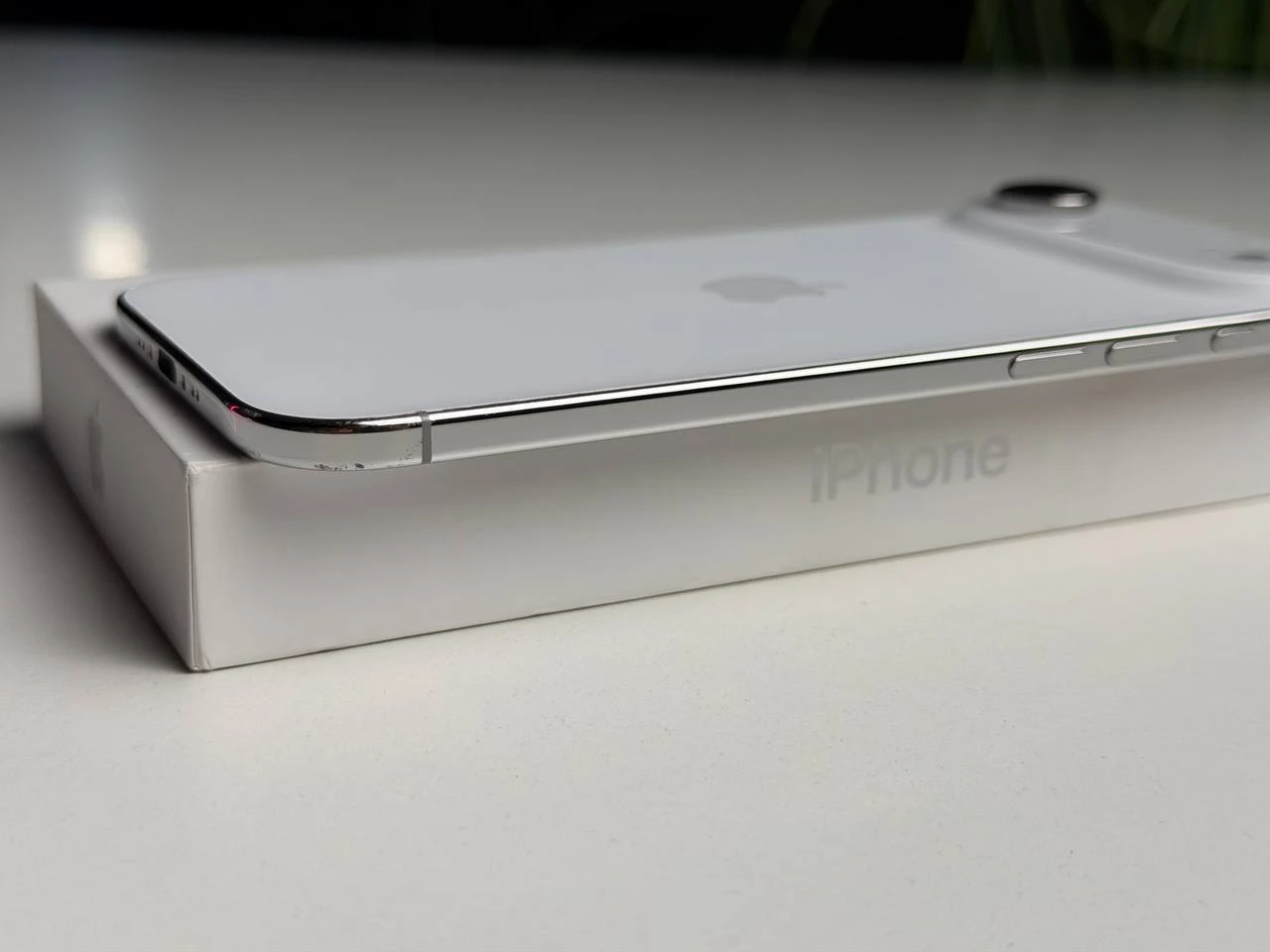 ВЖИВАНИЙ Б/У Apple iPhone Air 256GB Cloud White (MG2M4, MG194, MG284) - Состояние: хороший | Аккумулятор: 93% | Комплектация: полный | Гарантия: 3 мес.