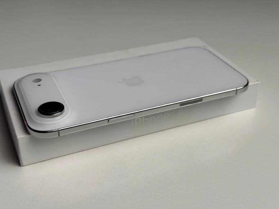 ВЖИВАНИЙ Б/У Apple iPhone Air 256GB Cloud White (MG2M4, MG194, MG284) - Состояние: хороший | Аккумулятор: 93% | Комплектация: полный | Гарантия: 3 мес.