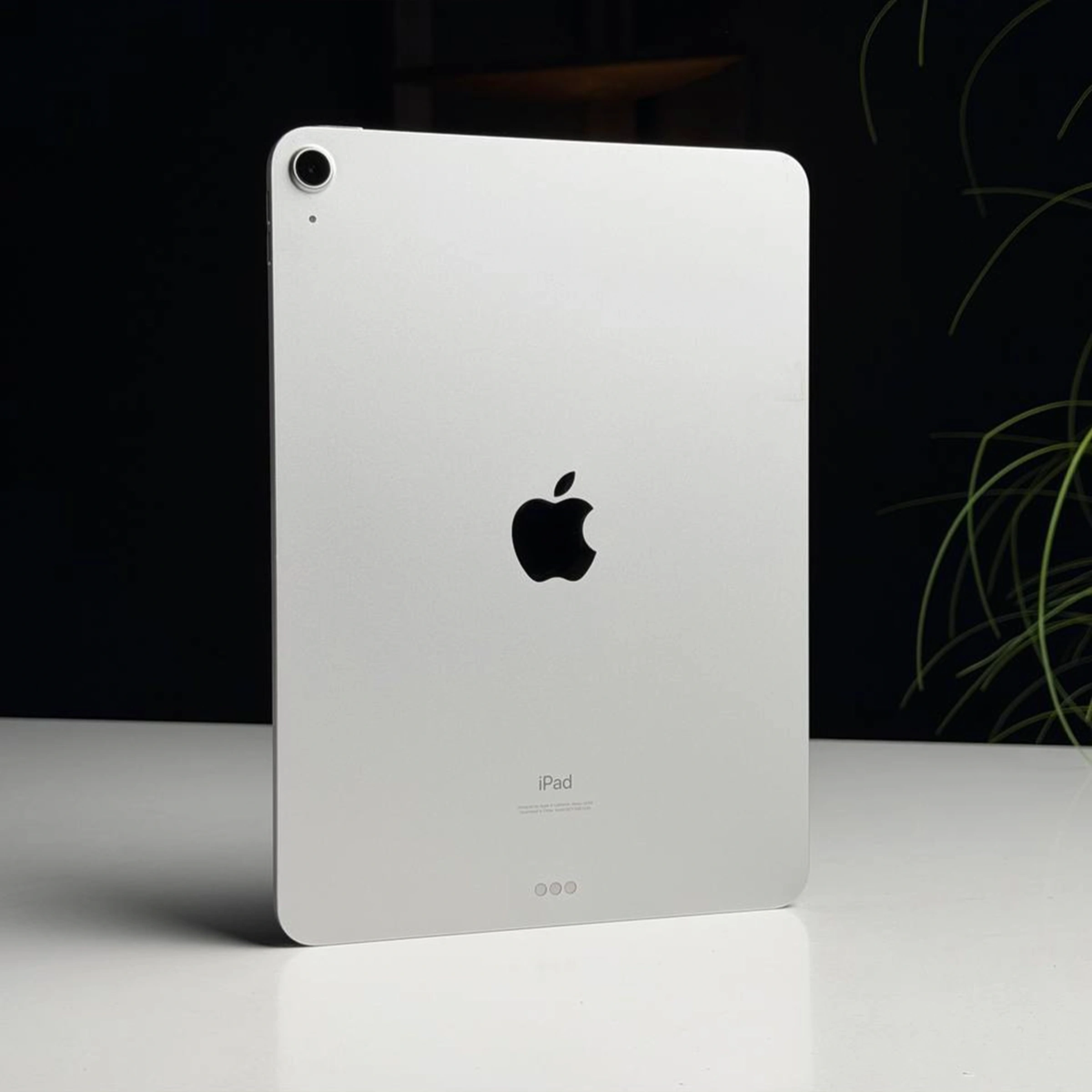 ВЖИВАНИЙ Б/У iPad Air 4 10.9 '' Wi-Fi 256GB Silver (MYFW2) - Стан: задовільний | Акумулятор: 89% | Комплектація: iPad, кабель | Гарантія: 3 міс.