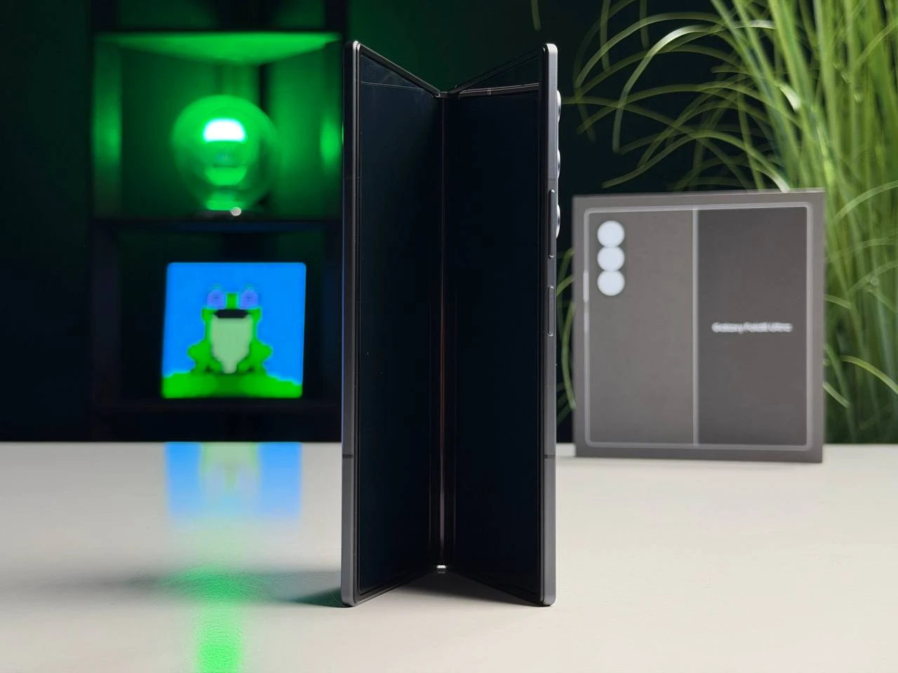 ВЖИВАНИЙ Б/У Смартфон Samsung Galaxy Fold 8 Ultra 16/1TB - Graphite (SM-F976BZKN) - Состояние: идеальный | Аккумулятор: 100% | Комплектация: полный | Гарантия: 3 мес.
