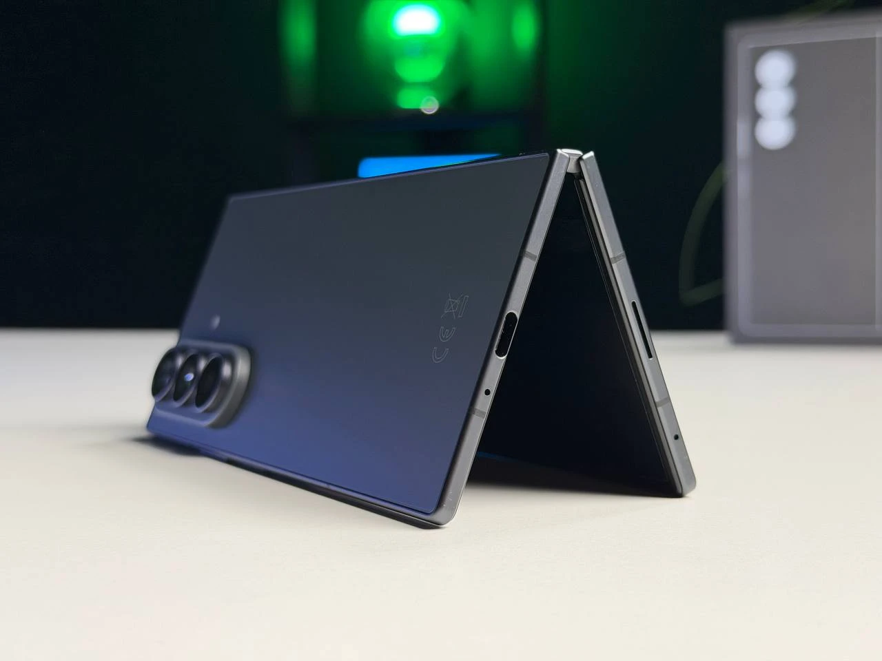 ВЖИВАНИЙ Б/У Смартфон Samsung Galaxy Fold 8 Ultra 16/1TB - Graphite (SM-F976BZKN) - Состояние: идеальный | Аккумулятор: 100% | Комплектация: полный | Гарантия: 3 мес.