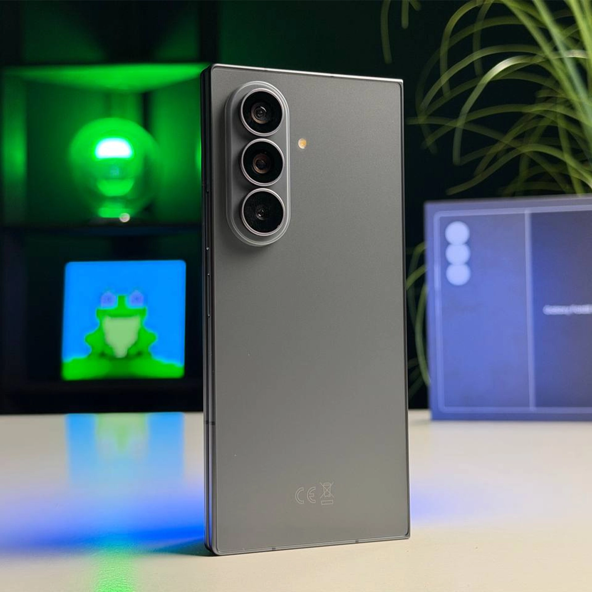 ВЖИВАНИЙ Б/У Смартфон Samsung Galaxy Fold 8 Ultra 16/1TB - Graphite (SM-F976BZKN) - Состояние: идеальный | Аккумулятор: 100% | Комплектация: полный | Гарантия: 3 мес.